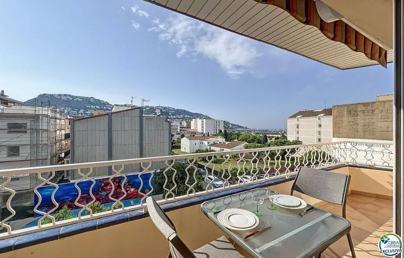 Apartamento en venta en Roses con vistas al mar y garaje