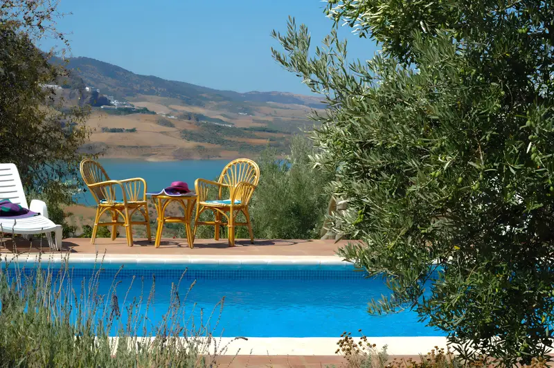 Casa Rural con Piscina Privada y Vistas al Lago Zahara