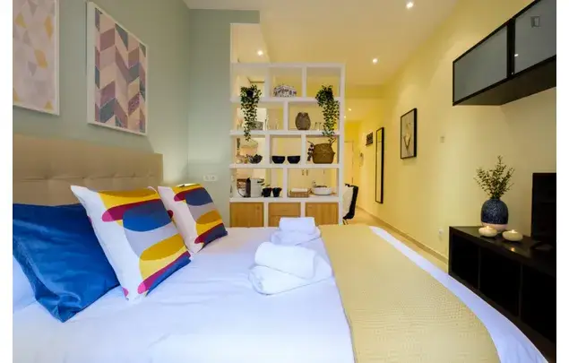 Estudio con Terraza en Malasaña Madrid Alquiler 3-24 Meses