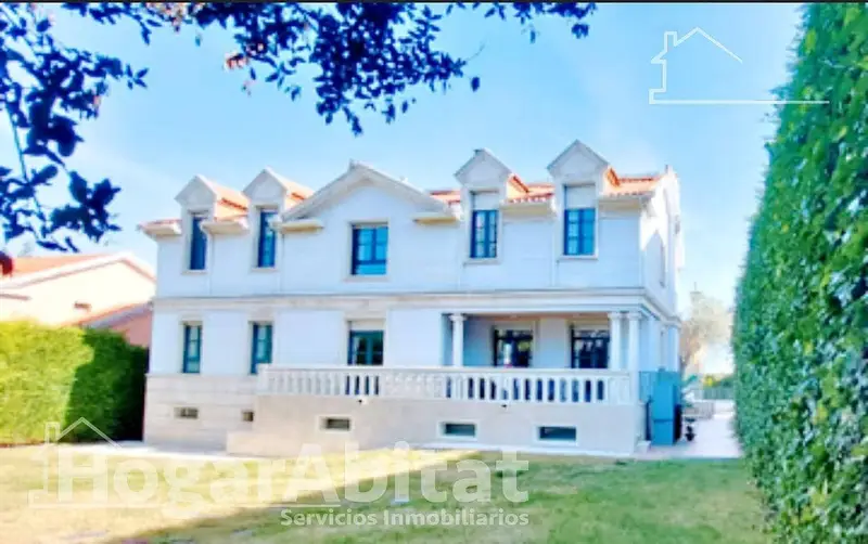 Chalet en Venta en Valladolid Ciudad 5 Dormitorios Jardin Garaje