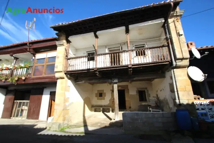 Venta  de Casa montañesa de piedra y madera en valdáliga en Cantabria