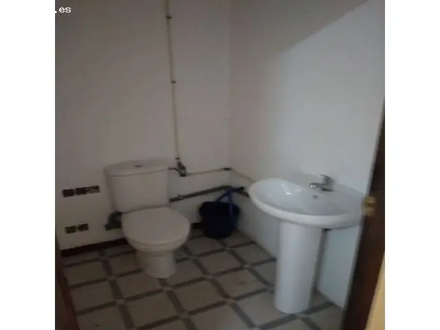 Oficina en Entreplanta Céntrica con Ascensor y Baño