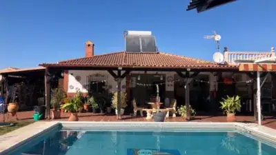 Chalet en Venta Carmona 4 Dormitorios Piscina Jardin