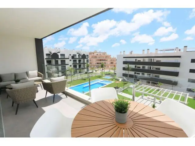 Apartamento en Orihuela Costa con Piscina y Aparcamiento