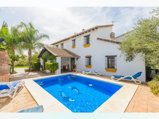 Casa Rural con Piscina y Jardín Privado cerca de Villafranco del Guadalhorce