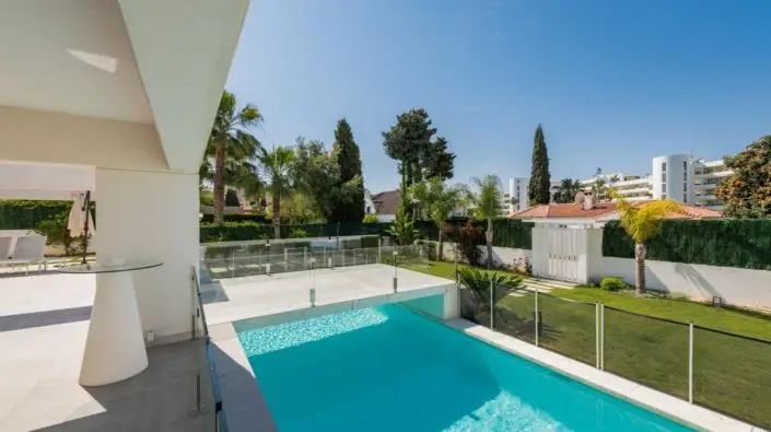 Villa Moderna 5 Dormitorios Piscina Golf