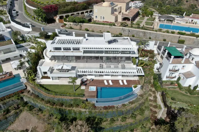 Villa Moderna 5 Dormitorios La Quinta Benahavis Vistas Golf Mar