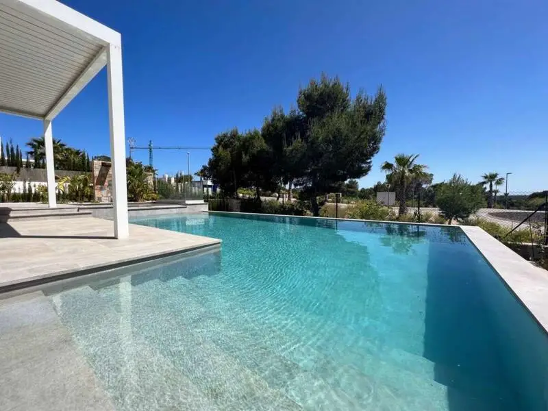 Villa en Las Colinas con Piscina y Licencia Turistica