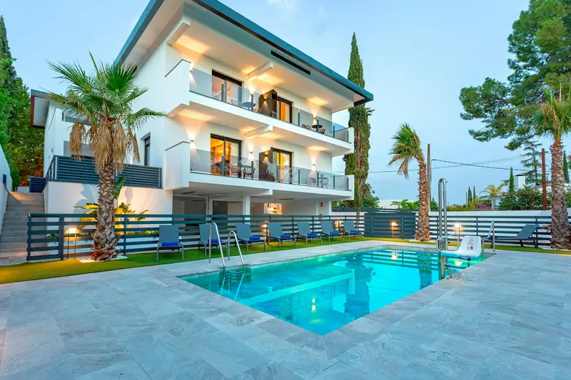 Apartamento 2 Dormitorios Córdoba Terrazas Piscina Garaje