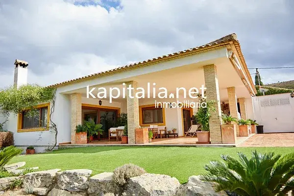 Chalet en Ontinyent con Vistas Impresionantes