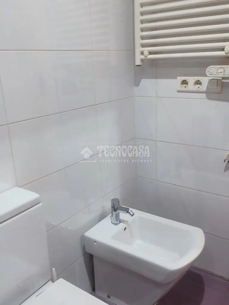 Piso en Cáceres: 3 dormitorios, 2 baños y balcón. Financiación 100%
