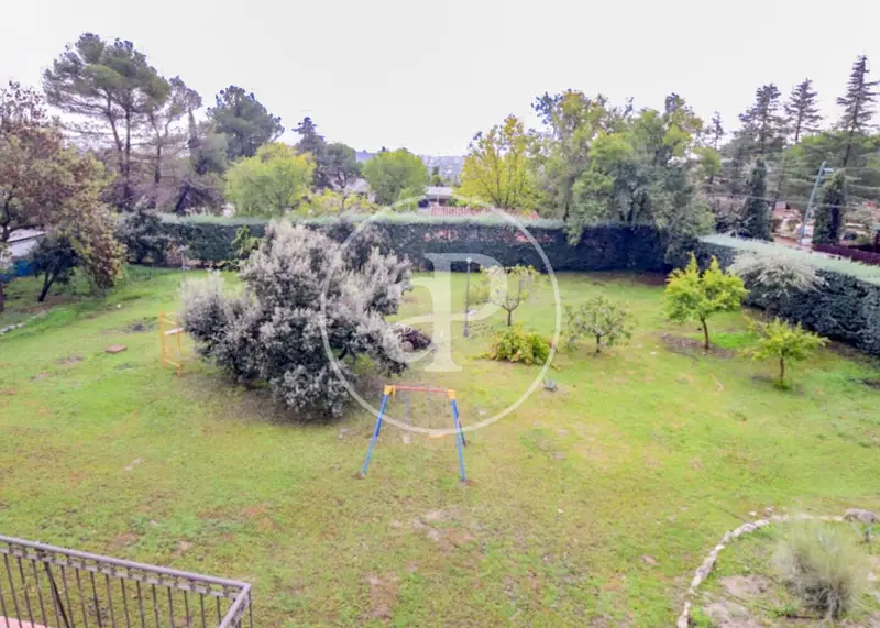 Chalet de Lujo en Torrelodones con Piscina y Jardin Amplio