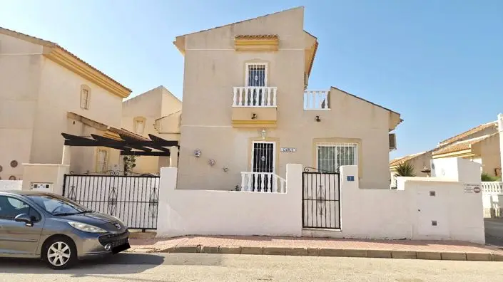 Villa 3 Dormitorios en Venta Excelente Estado Jardin de Laguna II