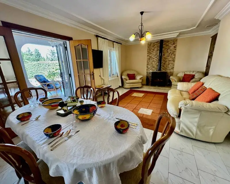 Villa de Lujo con Piscina y Pista de Tenis en Castalla