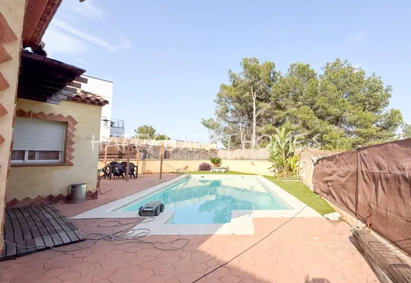 Chalet en Venta Canyelles Barcelona Piscina Jardin Familia