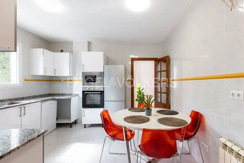 Casa en Paterna 4 dormitorios 4 banos Alquiler