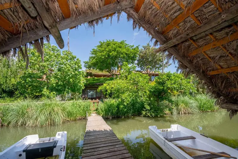 Finca con 7 Casas Rurales y Ganadería PRE en Cataluña