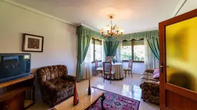 Chalet en Venta Castilla y Leon 5 Dormitorios Jardin Barbacoa