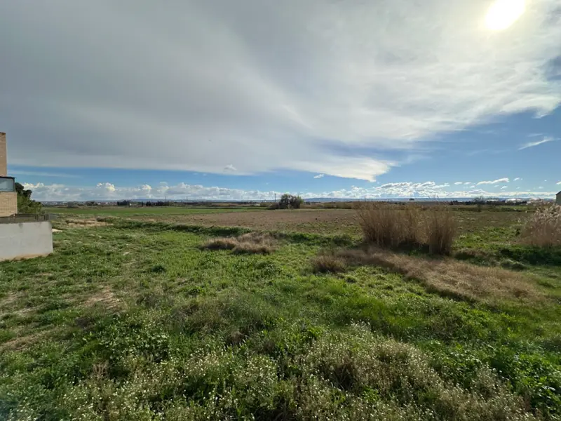 Casa en Utebo con Patio y Almacén para Reformar