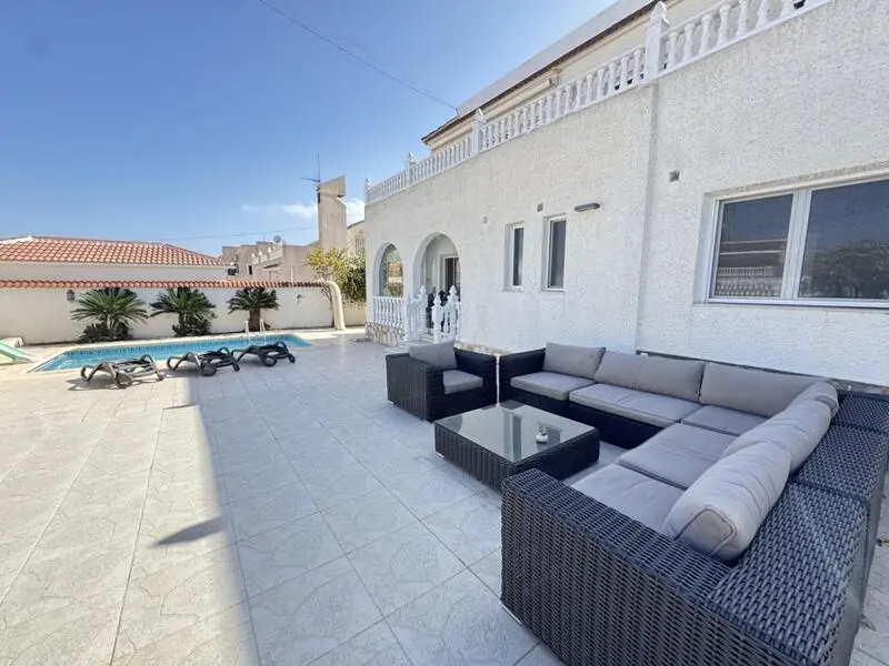 Villa 5 Dormitorios Piscina San Miguel de Salinas