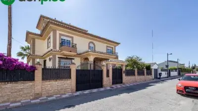 Casa en Venta en Cullar Vega 5 Dormitorios Piscina Jardin