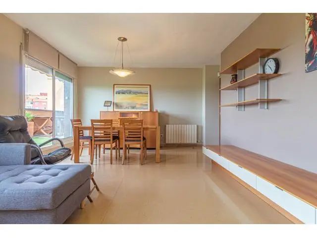 Piso en Venta en Figueres con 3 Terrazas y Garaje