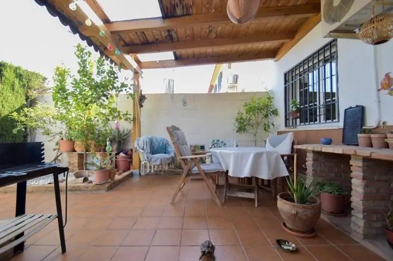 Adosado con Piscina en Residencial Privado