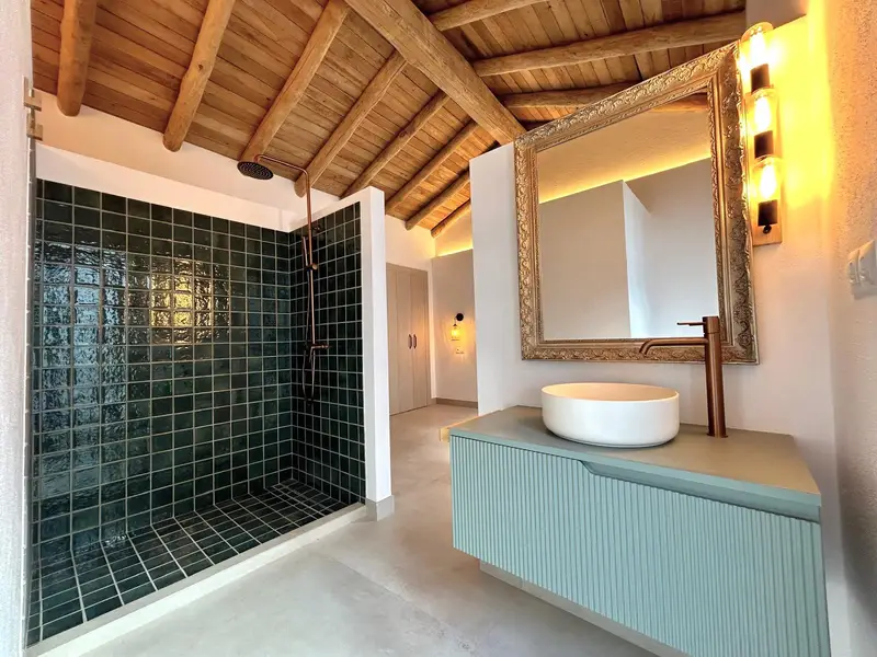 Casa de Pueblo Renovada en Estepona