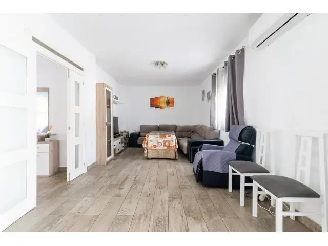 Casa en Planta Baja en Peligros 4 Dormitorios Gran Patio