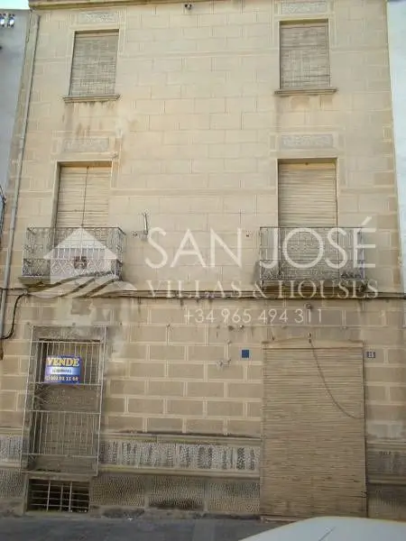 Venta Casa con Patio en Centro Aspe