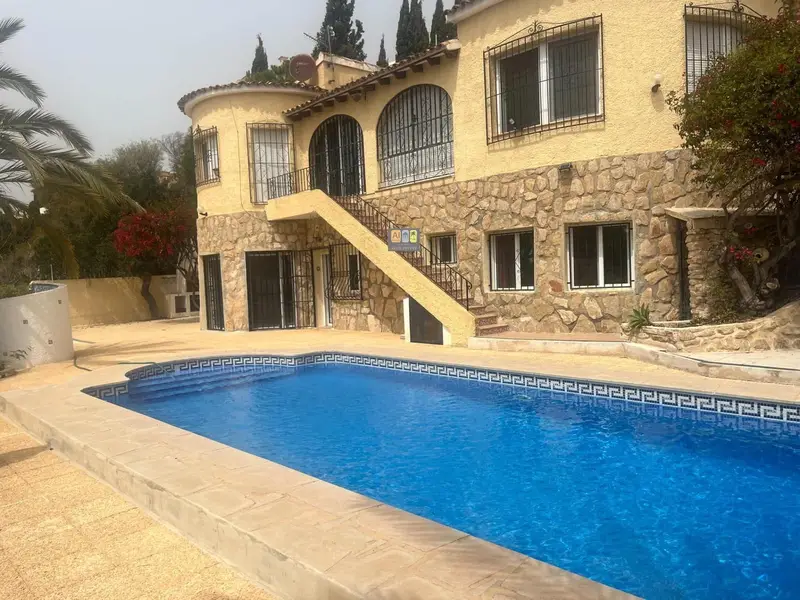 Chalet en Altea con Piscina y Vistas al Mar