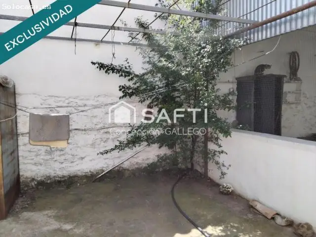 Casa en Cinco Casas con Jardín y Garaje