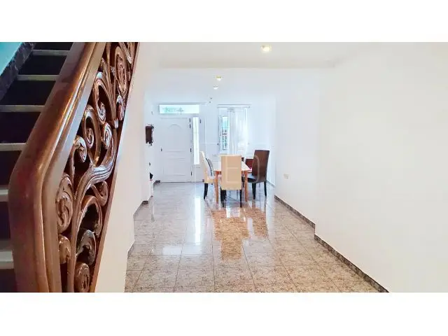 Casa en venta en Tavernes de la Valldigna 229m2 3 plantas