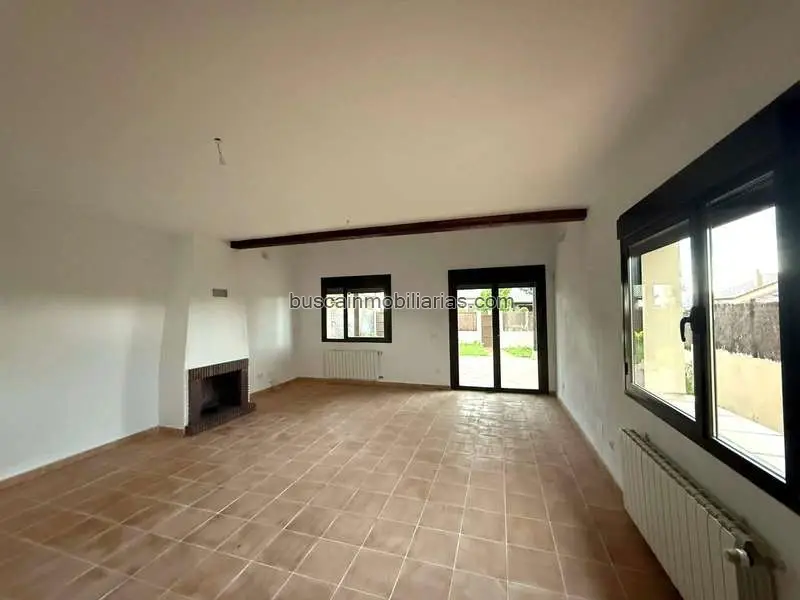 Chalet en Torrecaballeros con 4 dormitorios y jardin