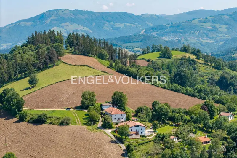 Caserío con terreno en Orendain Guipúzcoa para reformar