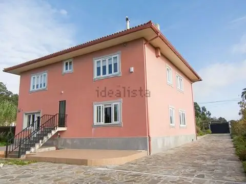 Casa en Boiro con 6 Dormitorios Jardin Piscina Cerca Playa