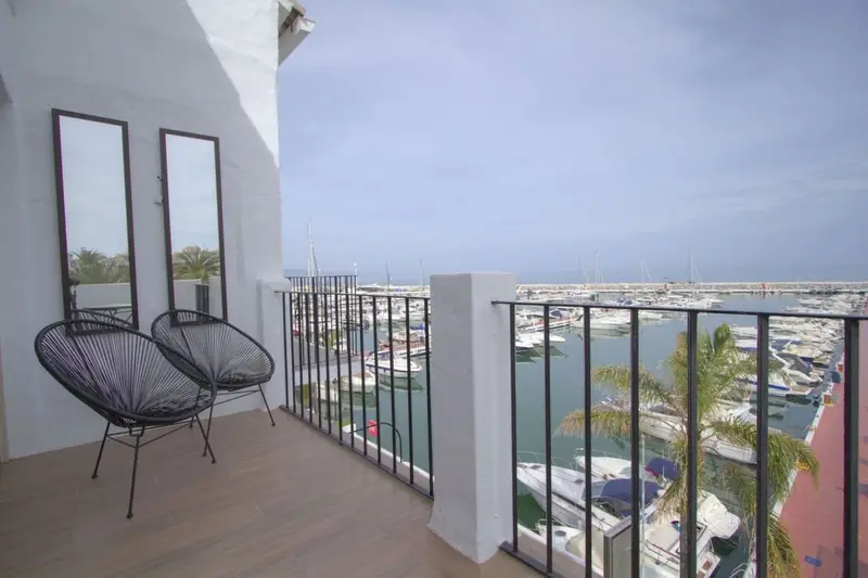 Atico en Venta Puerto Banus Marbella Cerca de Colegios Vistas al Mar