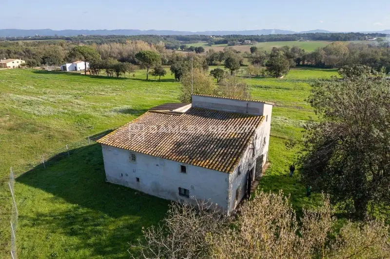 Masia en venta para restaurar en Caldes de Malavella