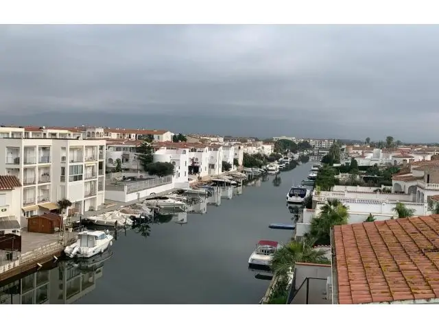 Apartamento Renovado en Empuriabrava cerca de la Playa