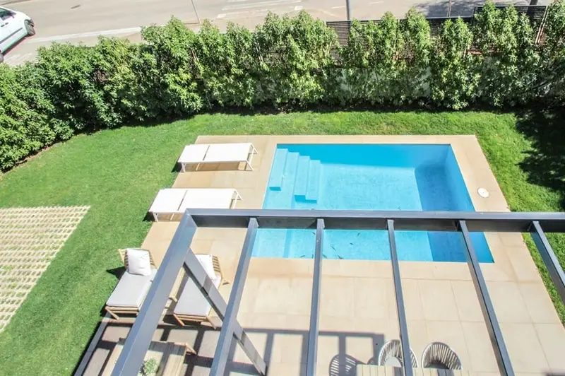 Pareados Modernos en Puig de Ros con Piscina