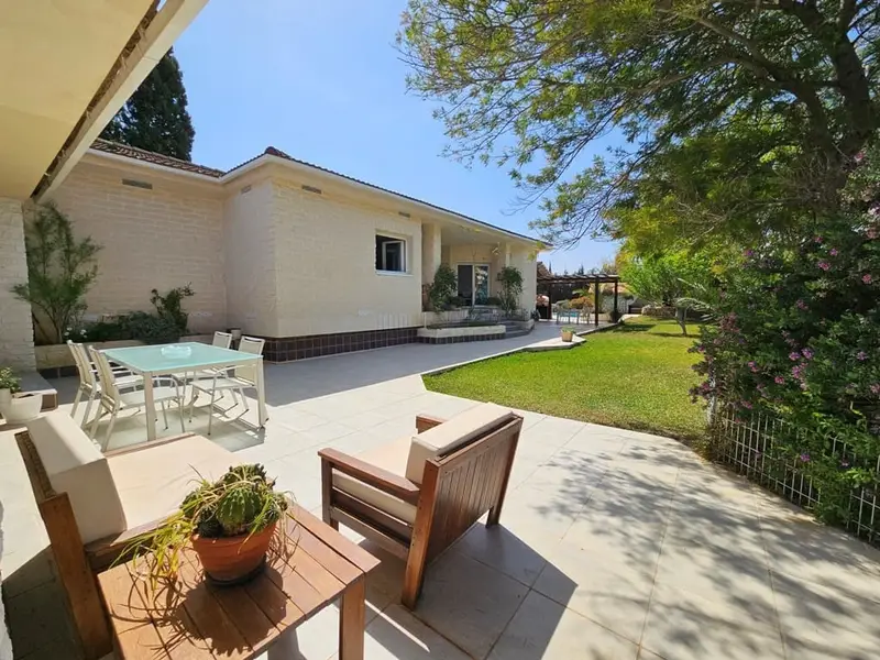 Chalet en venta en La Pobla de Vallbona, Valencia