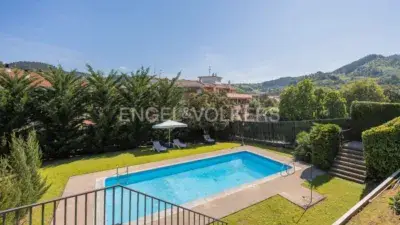 Casa en Venta en Zaldibar  3 Dormitorios 3 Baños Piscina Jardin
