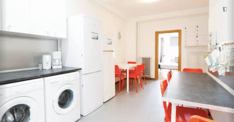 Habitacion Doble en La Latina - Piso Compartido para Jovenes