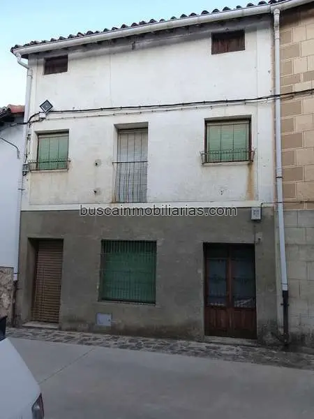 Villa en venta en Madrigal de la Vera