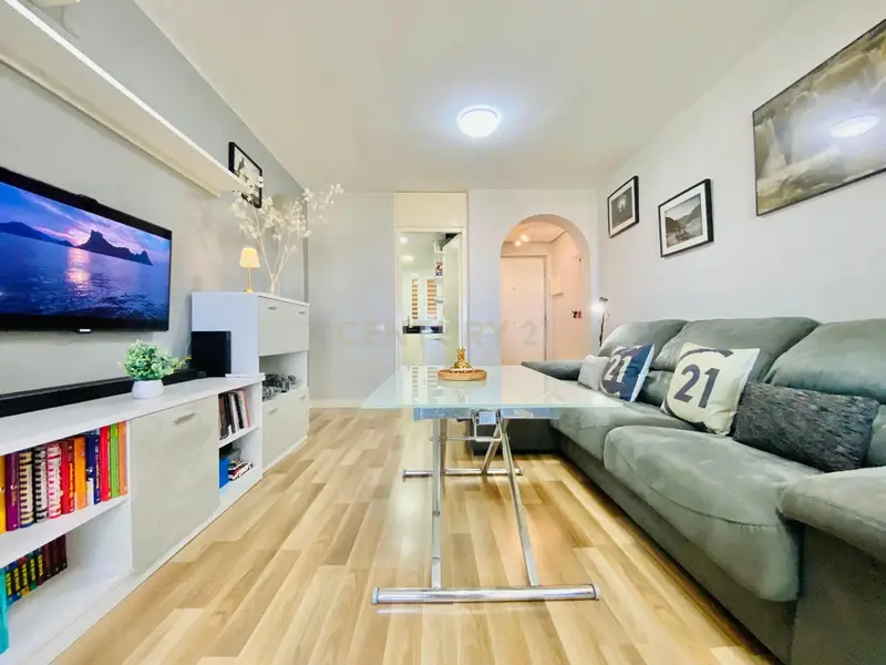 Apartamento en Almerimar con Vistas al Mar y Piscina