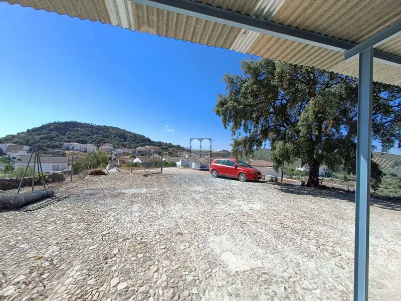 Finca Rustica en Venta:  Casa con Establos y Vistas