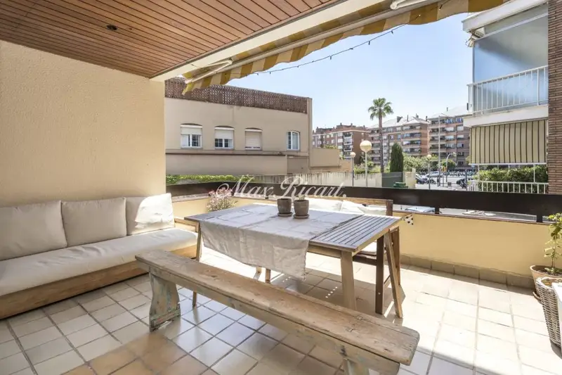 Piso Sarria: Reformado con Terraza y Parking