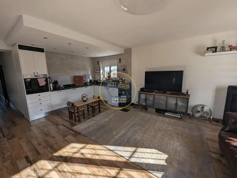 Chalet Reformado en Valencia con Placas Solares y Gran Parcela