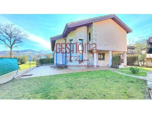 Chalet Adosado en Lierganes con Jardin y Chimenea