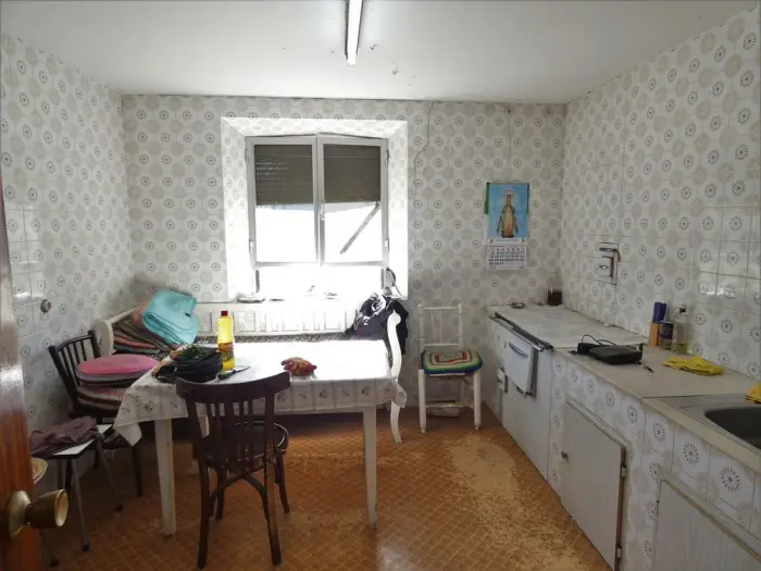 Casa de Pueblo con Patio y Huerta para Reformar